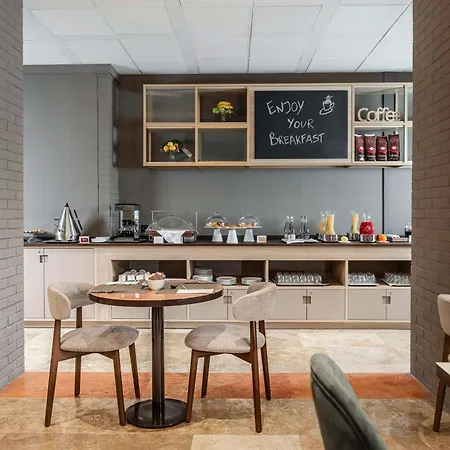 Отель Hilton Garden Bologna North 4*