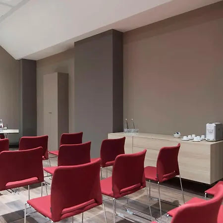 Отель Hilton Garden Bologna North 4*