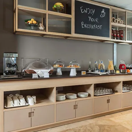 Hotel Hilton Garden Bologna North 4*
