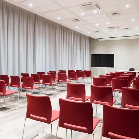 호텔 Hilton Garden Bologna North 4*